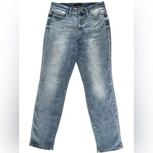 Judy Blue - Boyfriend fit Women's Jeans
Color: Stonewashed